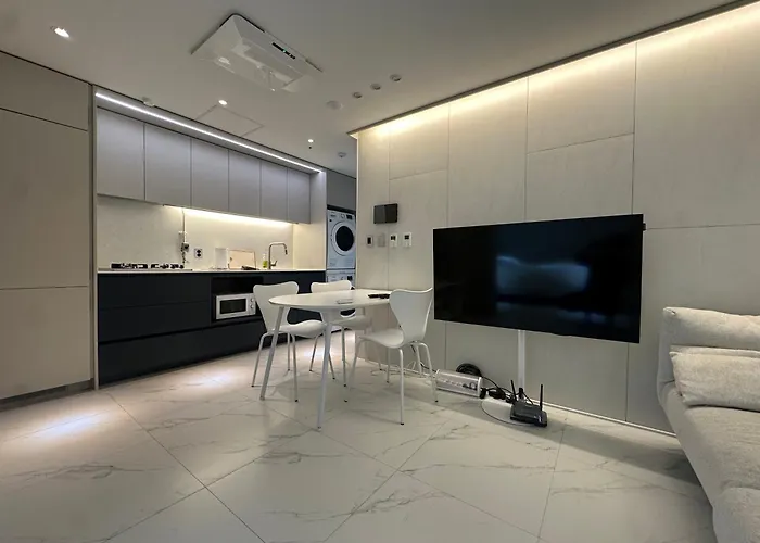 강남 중심 코엑스 인근 럭셔리 투룸 Apartment *